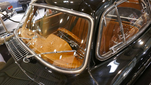 Ostrich-leather-classic-car-dashboard.jpg