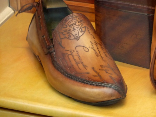 Carving leather -  - The Leather Dictionary